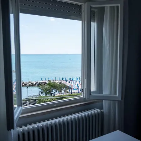 Riviera Bed & Breakfast
