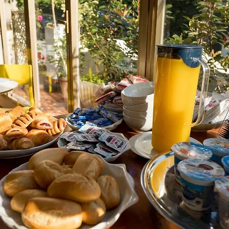 Riviera Bed & Breakfast *